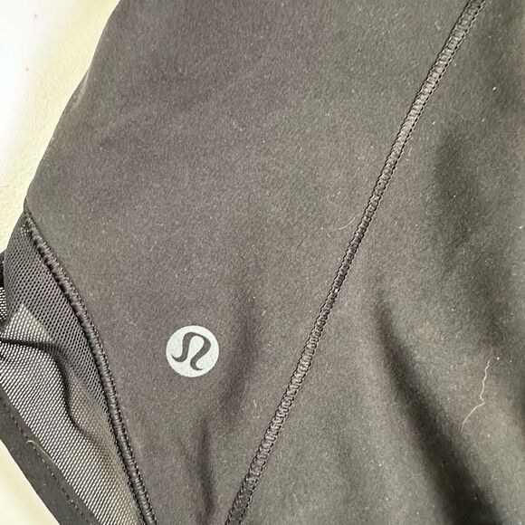 EUC Lululemon Women's Hotty Hot Black Athletic Shorts 4” Inseam - Size 10 - Picture 4 of 11